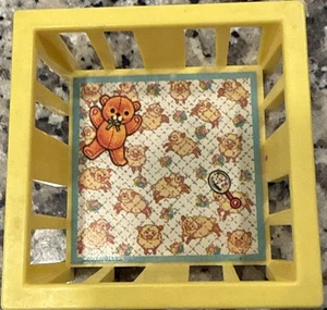 Vintage 1972 Fisher Price Little People Laufstall Kinderzimmer Krippe Bett Baby gelb  - Bild 1 von 5