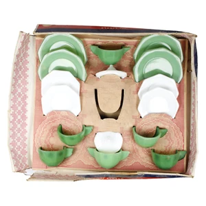 THE LITTLE AMERICAN MAID TEA SET AKRO AGATE Vintage Toy Set Jade Green Box - Picture 1 of 7