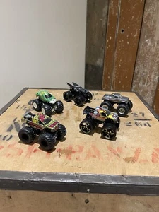 Hot Wheels Monster Jam Trucks Set Pacchetto Set Gioco Mattel - Foto 1 di 18