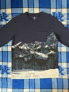 T-shirt The R&R manica lunga tasca uomo media M blu montagna favole - Foto 1 di 7