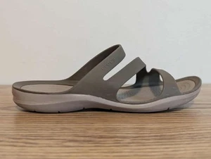 Crocs Damen-Sandalen Swiftwater kultige bequeme Slipper grau weiß Strand Größe 6 - Bild 1 von 12