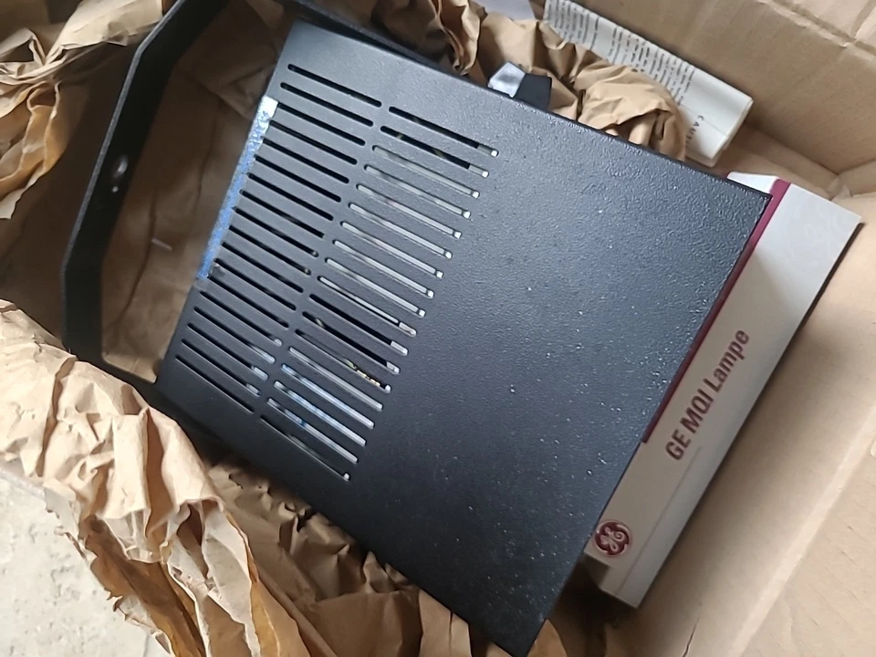 HQI Strahler 230V 50Hz 70 Watt Qualitätsprodukt Originalverpackt - Bild 1 von 4