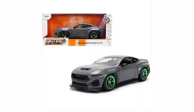 36593 2024 Ford Mustang RTR cinza com rodas verdes "Bigtime Muscle" série 1/24 - Imagem 1 de 4