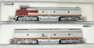 Kato 106-2401 Scala N AT&SF E8/9 A + B Loco Set #1 Unità A #82L, Unità B #82A - Foto 1 di 10