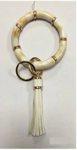 PULSERA ELÁSTICA COLOR MARFIL GAMUZA BORLA LLAVERO (25) - Imagen 1 de 1