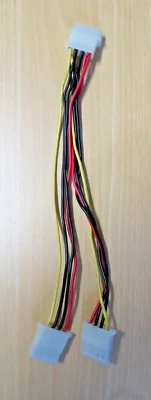 PC Y-Stromkabel Adapter Molex Kabel 5,25 Stecker & Floppy / Diskette - Bild 1 von 4