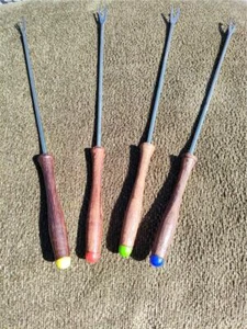 ~ Vintage Fondue Gabeln ~ rote, blaue, grüne und gelbe Spitzen (4) Menge insgesamt - Bild 1 von 2