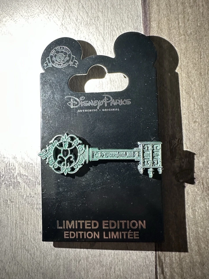 Disney 2018 Disneyland Haunted Mansion Key LE 3000 pin - Image 1 of 1