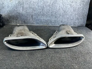 ✔JUEGO DE PUNTA DE TUBO SILENCIADOR ESCAPE TRASERO MERCEDES W213 E400 E350 E300 OEM - Imagen 1 de 7
