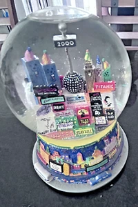 New York City Year 2000 Snow Globe Broadway Twin Towers Music Box Times Square - Picture 1 of 12
