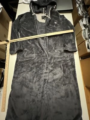 Victoria's Secret Gray Long Hooded Robe Women's Sz Large no belt - Image 1 of 4