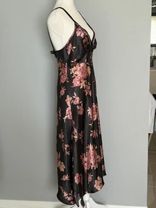CALIFORNIA DYNASTY WOMEN'S LONG NIGHTGOWN.SIZE: M SATIN SLEEVELESS V-NECK FLORAL - Picture 1 of 4