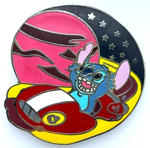 2006 DISNEY Hidden Mickey Trading Pin STITCH in SPACE CAR Lilo & Stitch (D16) - Picture 1 of 2