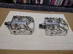 GT 1st Generation HeMan Pedals Beautiful - Picture 1 of 5