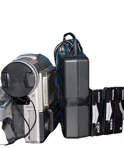 Sony Handycam DCR-PC100 Camcorder MiniDv Videokamera Silber Recorder getestet - Bild 1 von 7