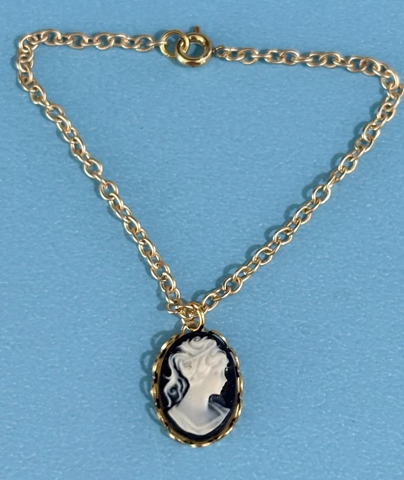 Винтажная кукла аксессуар: ювелирные изделия ожерелье мадам Александр Сисси мисс Revlon камео - Изображение 1 из 1