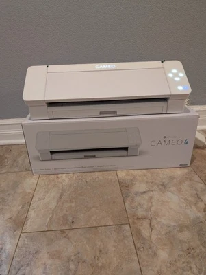 剪影浮雕 4 经典刀具 - 白色 (SILH-CAMEO-4-WHT-4T) 请参阅图片 — 第 1/4 张图片