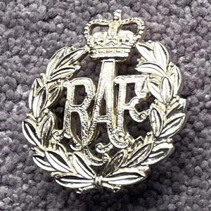 Royal Air Force: eloxiertes / Staybrite Mützen- oder Barettabzeichen - Bild 1 von 2