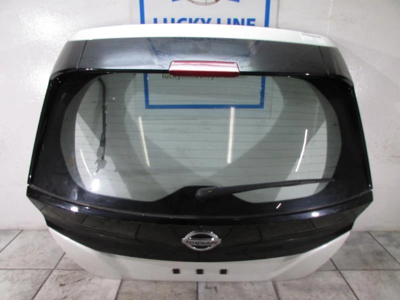 18 19 20 21 22 23 24 NISSAN HOJA MALETERO TAPA PUERTA Foto 1 de 4