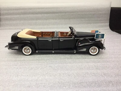 1938 Cadillac Presidential Limo 1/24 diecast 24028 Road Signature - Image 1 of 4