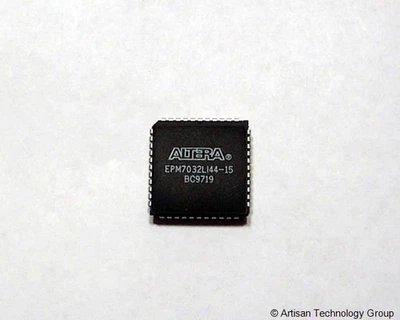 Chip de dispositivo lógico programable Altera EPM7032L144-15 Foto 1 de 4