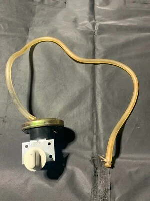 Interruptor de nivel de agua para lavadora Amana LWA50AW Foto 1 de 4