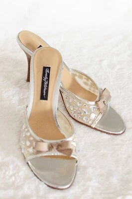 Corrediças de prata Beverly Feldman com strass e destaque de arco - Imagem 1 de 4