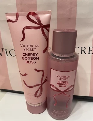 Victoria's Secret Cherry Bonbon Bliss Fragancia Bruma Cuerpo y Loción Set Foto 1 de 3