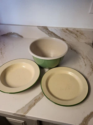 Set 3 VTG Enamel Deep Bowls Green Camp Picnic Retro Lunch Dinner serving  - Image 1 of 4