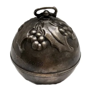 Vtg 1976 Reed & Barton Silver Plate HOLLY BALL Ornament Ball Christmas Decor - Picture 1 of 6