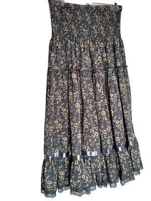 Vestido Falda Convertible 2 en 1 Gris Lapislázuli Floral en Niveles Talla Mediana con Dobladillo de Encaje Foto 1 de 4