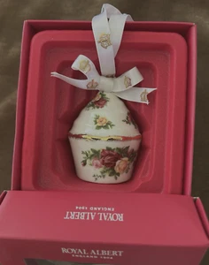 Royal Albert / Old Country Roses ~ Cupcake Ornament ~ New in Pink Box - Picture 1 of 6