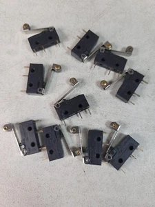 (10 NUOVI NOS) Interruttori di limitazione Cherry DA3 0.1A 125VAC - Foto 1 di 3
