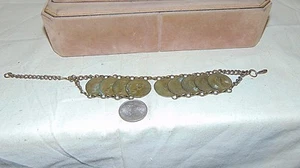 "PULSERA CON ENCANTO DE COLECCIÓN REINA DE LATÓN ELIZABETH THE SEGUNDA MONEDA FALSA 10" - Imagen 1 de 7