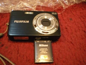 Fujifilm FINEPIX J-Series J40 12.2MP 3x Digital Camera Black - Picture 1 of 13