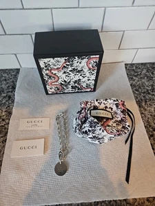 AUTHENTIC GUCCI TRADEMARK ENGRAVED .925 STERLING SILVER CIRCLE CHARM BRACELET  - Picture 1 of 5