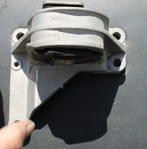 OEM Volvo C70 S60 S70  S80  V70  XC70  XC90 Front Upper Motor Mount 30680770 - Picture 1 of 8