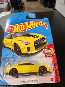 HOT WHEELS 2017 NISSAN GT-R - Picture 1 of 1
