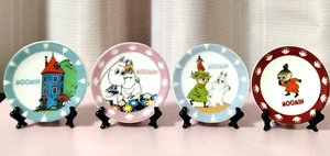 Moomin 4 Platos Pequeños con Soportes de Caballete H6cm Moomin Little My Snufkin Raro - Imagen 1 de 9