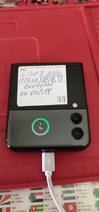 Samsung Galaxy Z Flip3- 8/128GB -Black (Venduto Come Parti Di Ricambio ) At&T - Foto 1 di 9