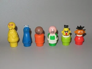Vintage Fisher Price 6 Little People for Play Family Sesame Street #938 - Picture 1 of 5