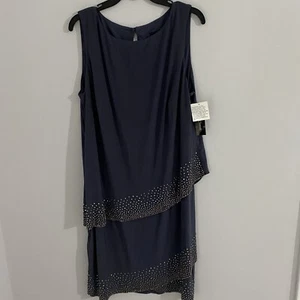 Betsy & Adam asymmetrisches Etuikleid mit Nieten - Bild 1 von 5