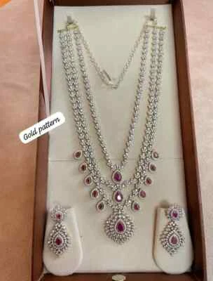 Elegante conjunto de pendientes largos multicapa con acabado de diamantes americanos a juego Foto 1 de 4