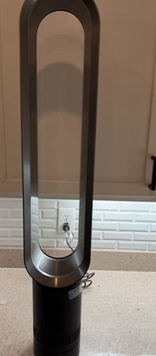 Ventilador de torre oscilante silencioso Dyson AM07 sin aspas Foto 1 de 4