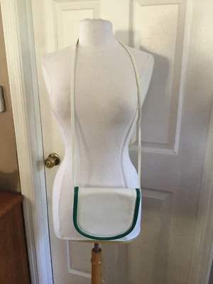 "Bolso bandolera Danielle Nicole de colección 8"" X 7 1/2""" Foto 1 de 4