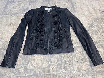 Chaqueta de cuero sintético Wet Seal negra talla pequeña Foto 1 de 4