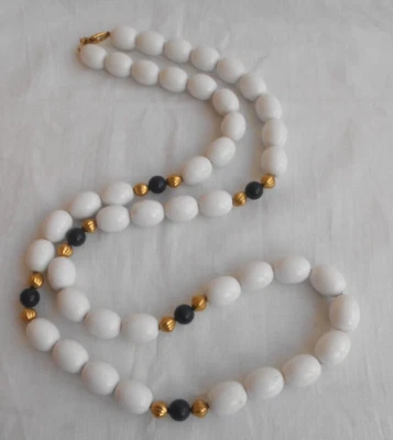 LUNGA COLLANA NAPIER PERLE OVALI IN LUCITE BIANCHE - Immagine 1 di 4