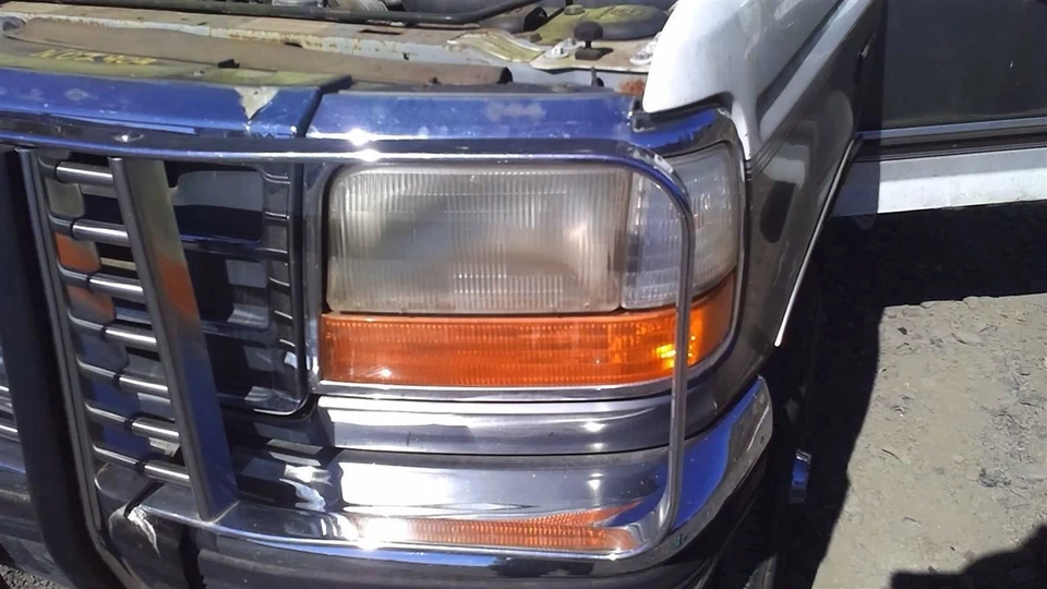 Driver Corner/Park Light From 8501 GVW Fits 92-97 FORD F250 PICKUP 30810076 - Image 1 of 4