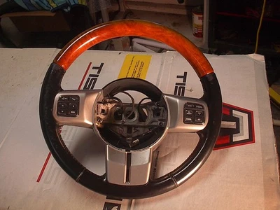 Jeep Grand Cherokee 2011-2013 volante de cuero negro con grano de madera Foto 1 de 4