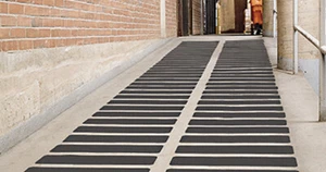 30% de descuento en cintas y bandas de rodadura negras de uso general resistentes al deslizamiento 3M Safety-Walk 610 - Imagen 1 de 6